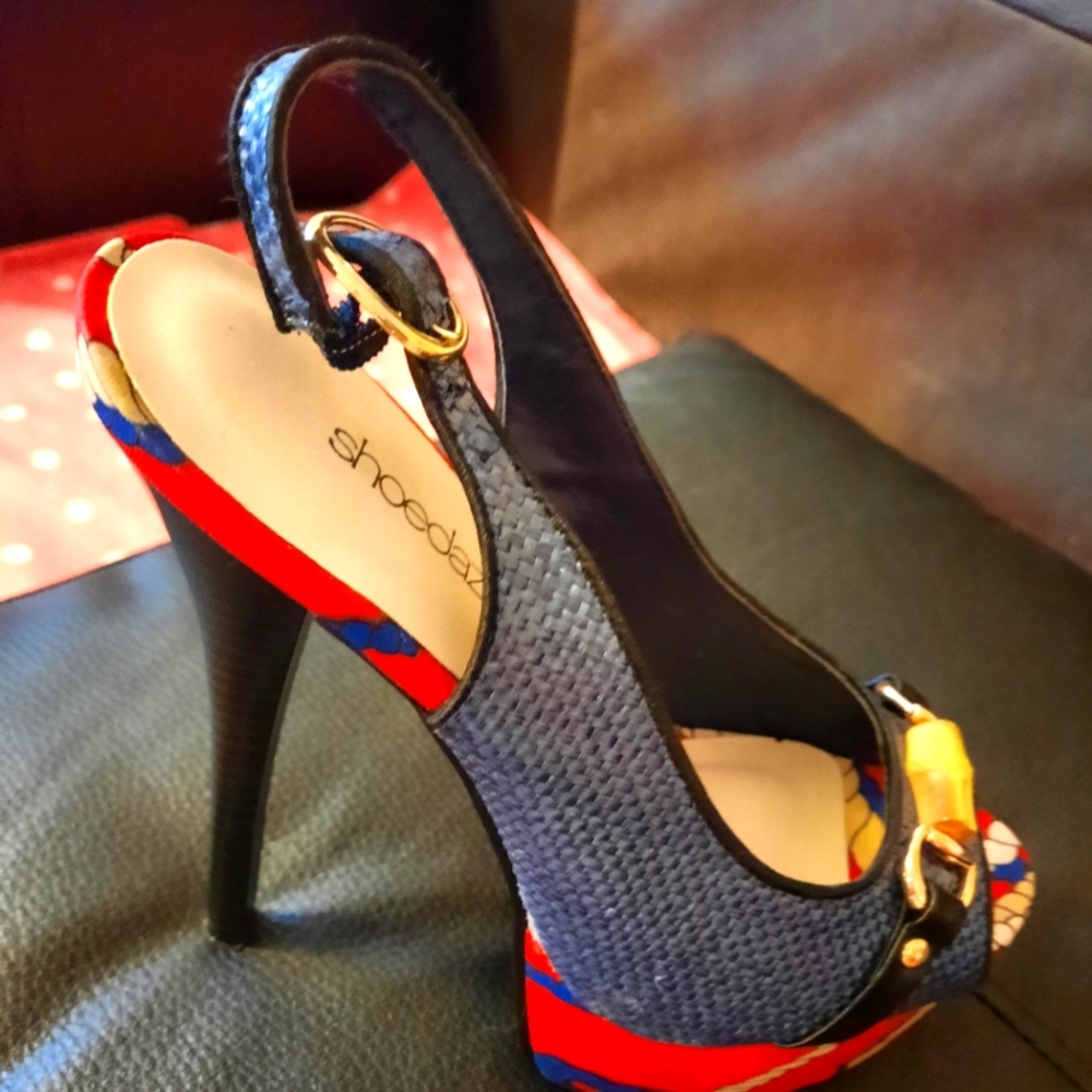 Women shoes with hills, like new, size 6.5 $ 40